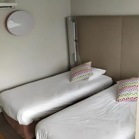 克莱蒙费朗 ～ 伊苏瓦尔钟楼酒店 酒店 伊苏瓦尔