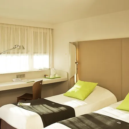 克莱蒙费朗 ～ 伊苏瓦尔钟楼酒店 3* 伊苏瓦尔