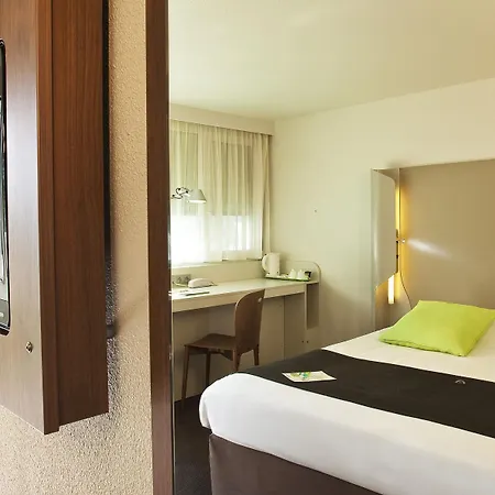 호텔 Campanile Clermont-ferrand Sud 3*