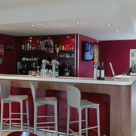 克莱蒙费朗 ～ 伊苏瓦尔钟楼酒店 酒店 伊苏瓦尔