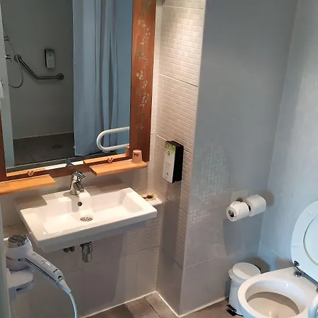 Campanile Clermont-ferrand Sud 호텔 3*