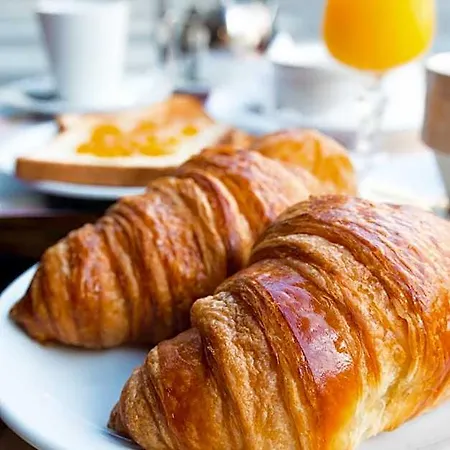 호텔 Campanile Clermont-ferrand Sud 3*