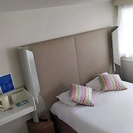 Campanile Clermont-ferrand Sud 3* 이스와
