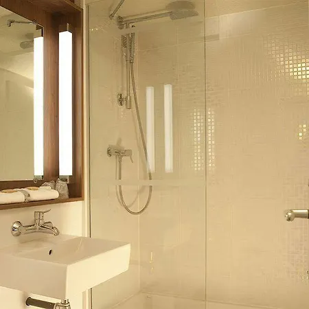 Campanile Clermont-ferrand Sud 3*